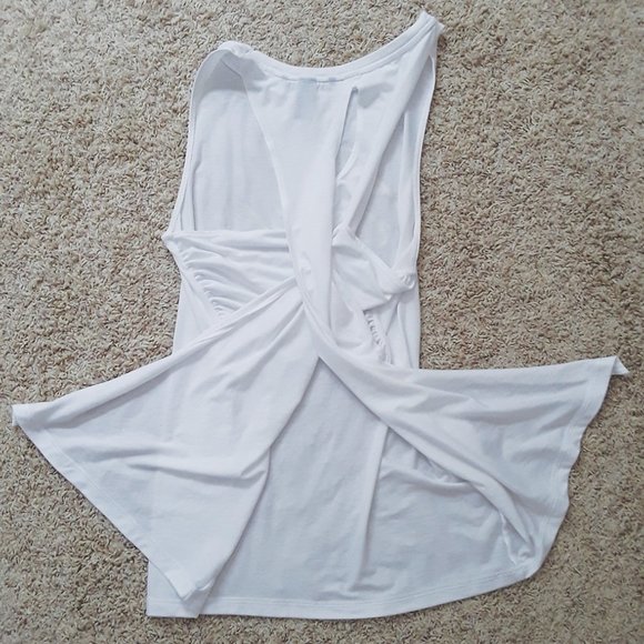 VS High-neck Tie-back Tank - Picture 2 of 4